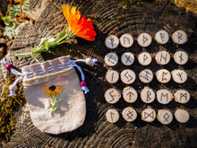 Charger l'image dans la galerie, Jeu de runes de poche en saule "Calendula"